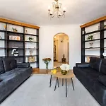 Spacious 2br - Ateneu View - Center Бухарест