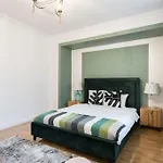 Spacious 2br - Ateneu View - Center Апартаменти *