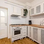 Spacious 2br - Ateneu View - Center Апартаменти