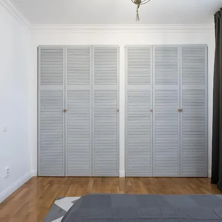 Spacious 2br - Ateneu View - Center شقة *