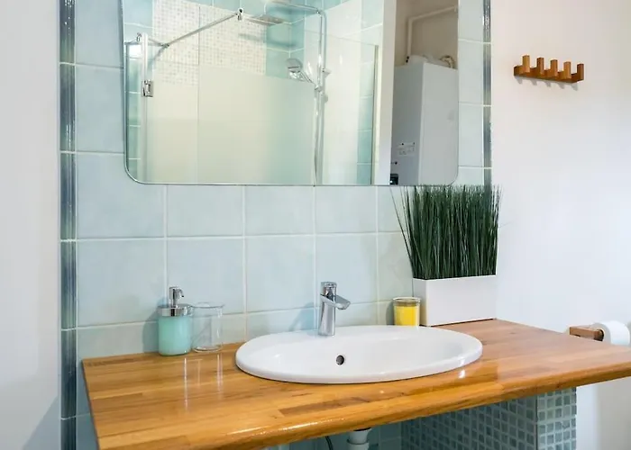 Spacious 2br - Ateneu View - Center شقة