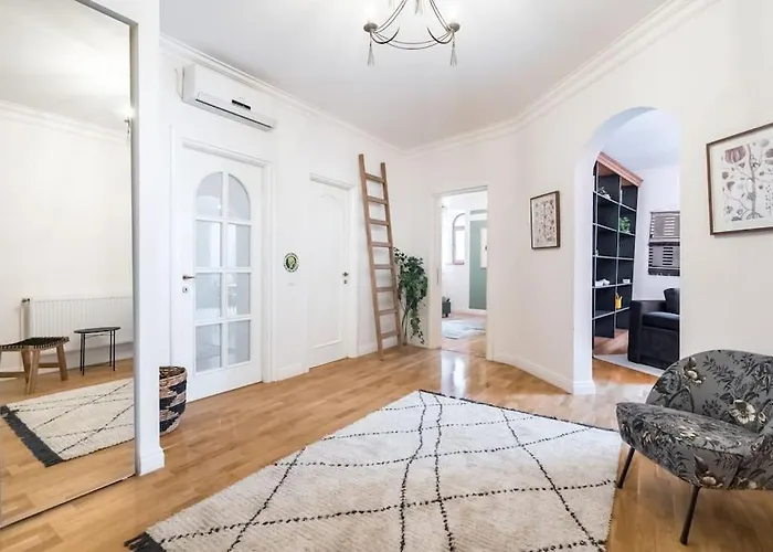 Spacious 2br - Ateneu View - Center شقة بوخارست