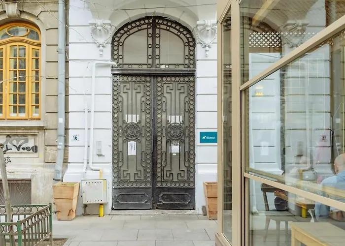 Spacious 2br - Ateneu View - Center Бухарест